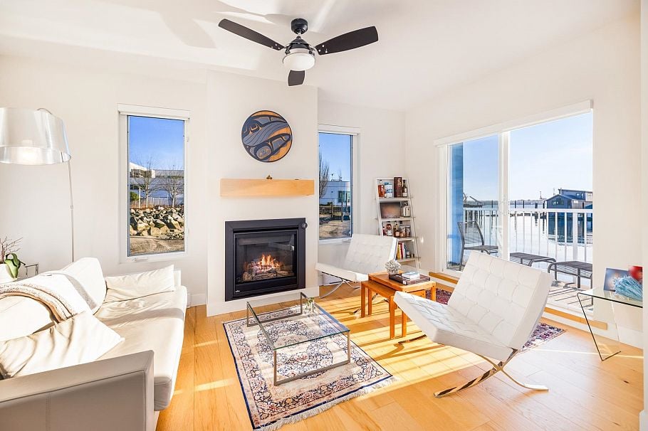 JNW04 415 Esplanade W North Vancouver, BC - 10