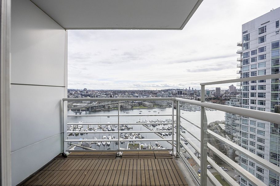 2907 198 Aquarius Mews Vancouver, BC - 19