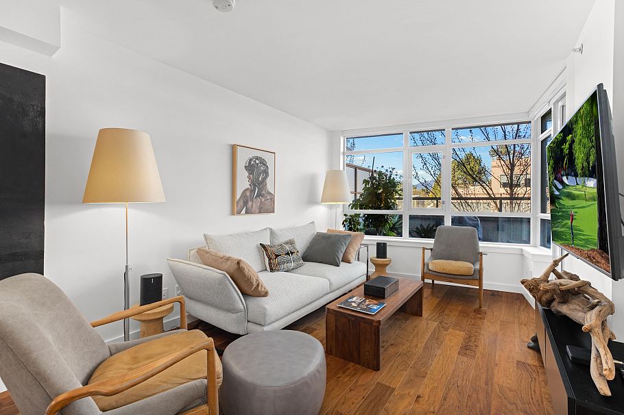 369 2080 W Broadway Street Vancouver, BC - 2