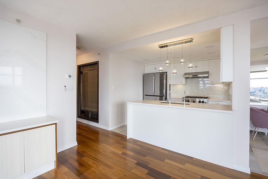 2907 198 Aquarius Mews Vancouver, BC - 13