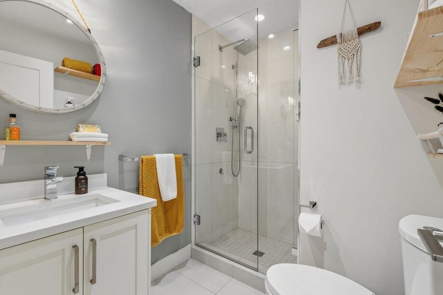 165 W 14th Avenue Vancouver, BC - 20