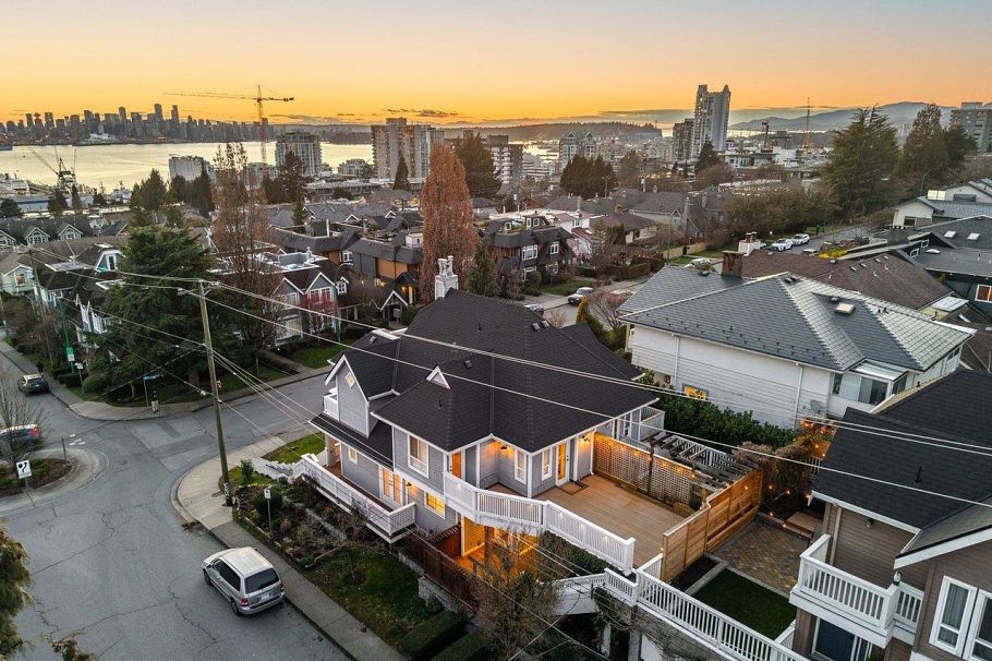 280 E 5th Street North Vancouver, BC - 2