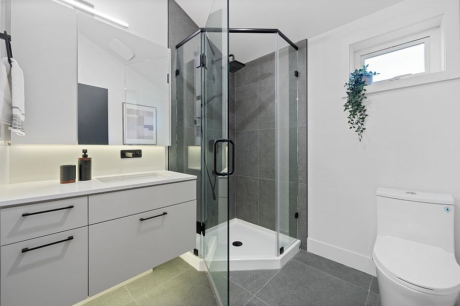 919 E 10th Avenue Vancouver, BC - 25