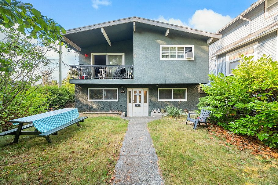 2507 E 25th Avenue Vancouver, BC - 1