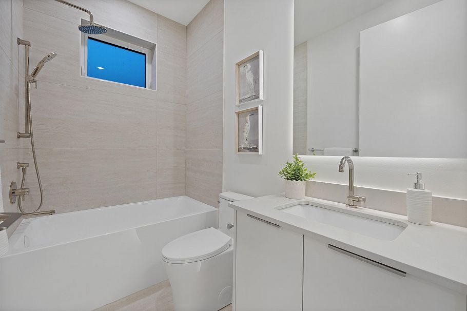 2 2253 Grant Street Vancouver, BC - 25