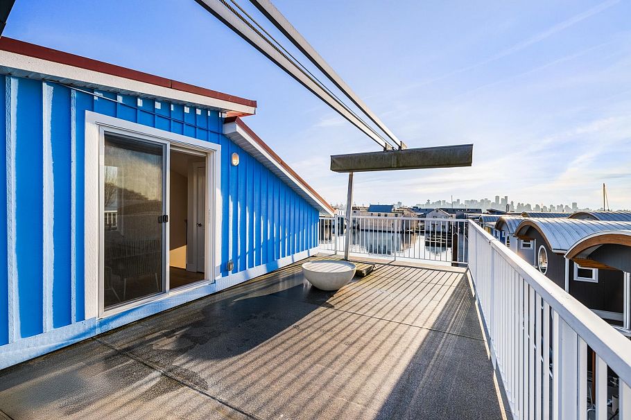 JNW04 415 Esplanade W North Vancouver, BC - 24