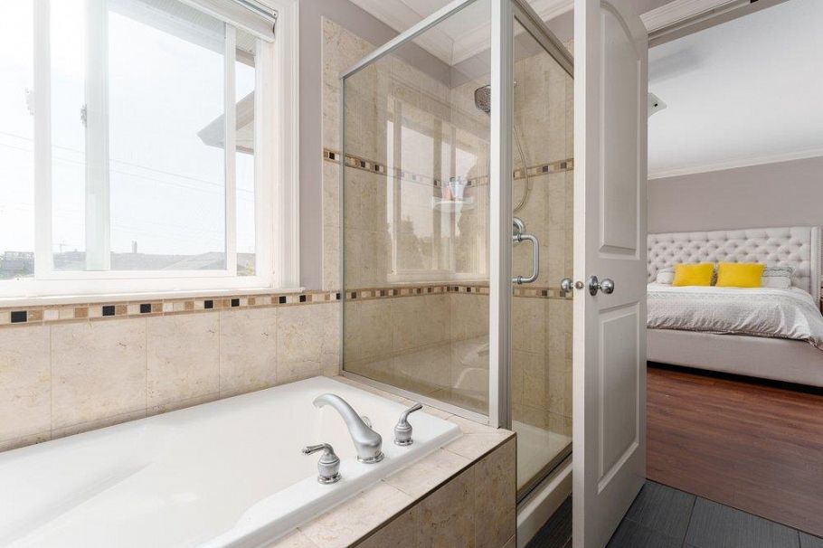 331 W 14th Street North Vancouver, BC - 28