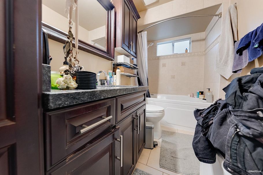 3450 Monmouth Avenue Vancouver, BC - 31