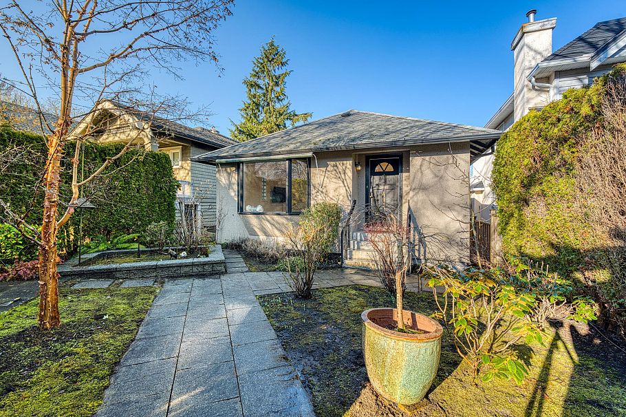 4377 W 12th Avenue Vancouver, BC - 1
