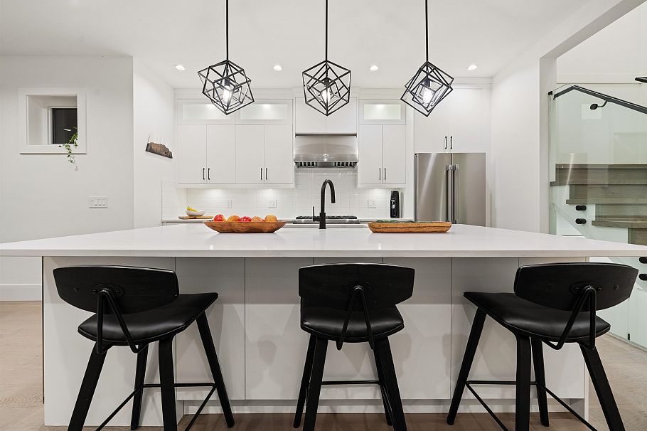 336 E Keith Road North Vancouver, BC - 2