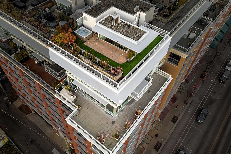 801 221 Union Street Vancouver, BC - 3