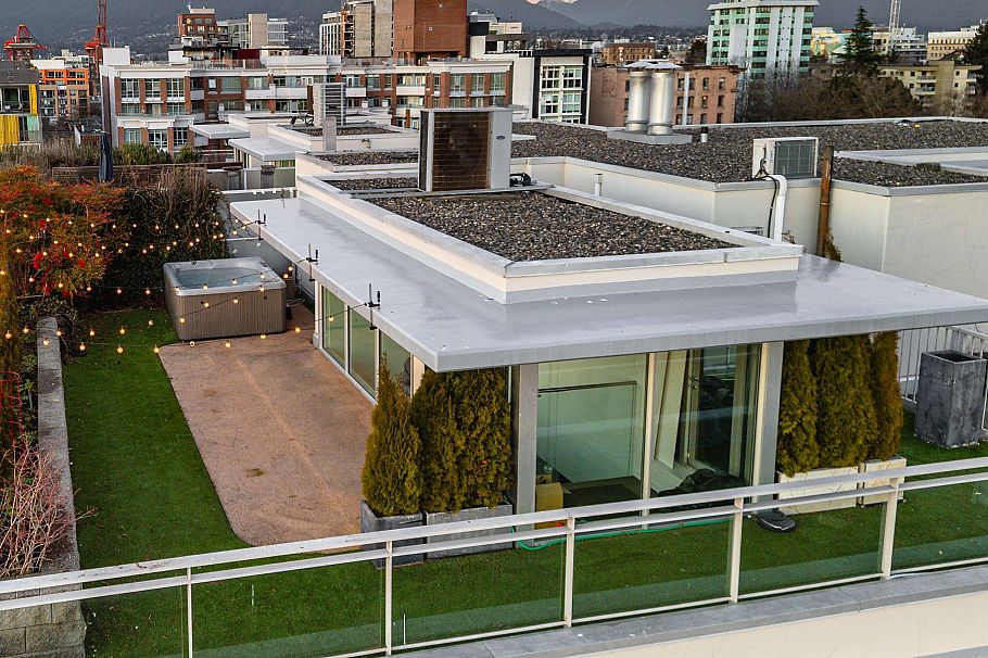 801 221 Union Street Vancouver, BC - 4