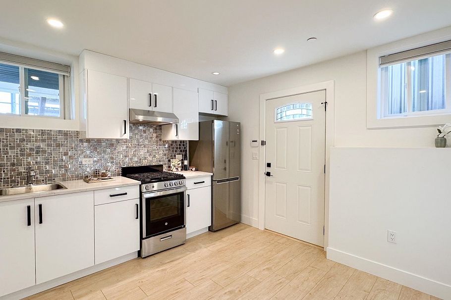 2723 Turner Street Vancouver, BC - 27