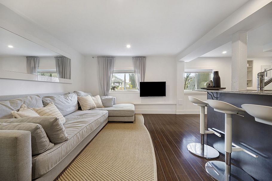 1923 E 1st Avenue Vancouver, BC - 36