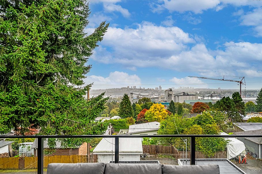 973 Adderley Street North Vancouver, BC - 10