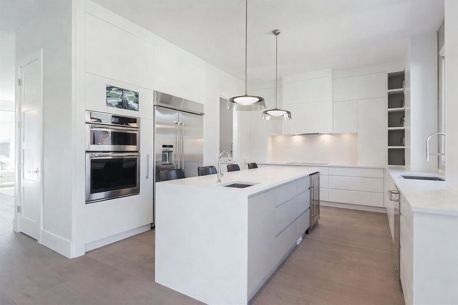 356 W 28th Street North Vancouver, BC - 4