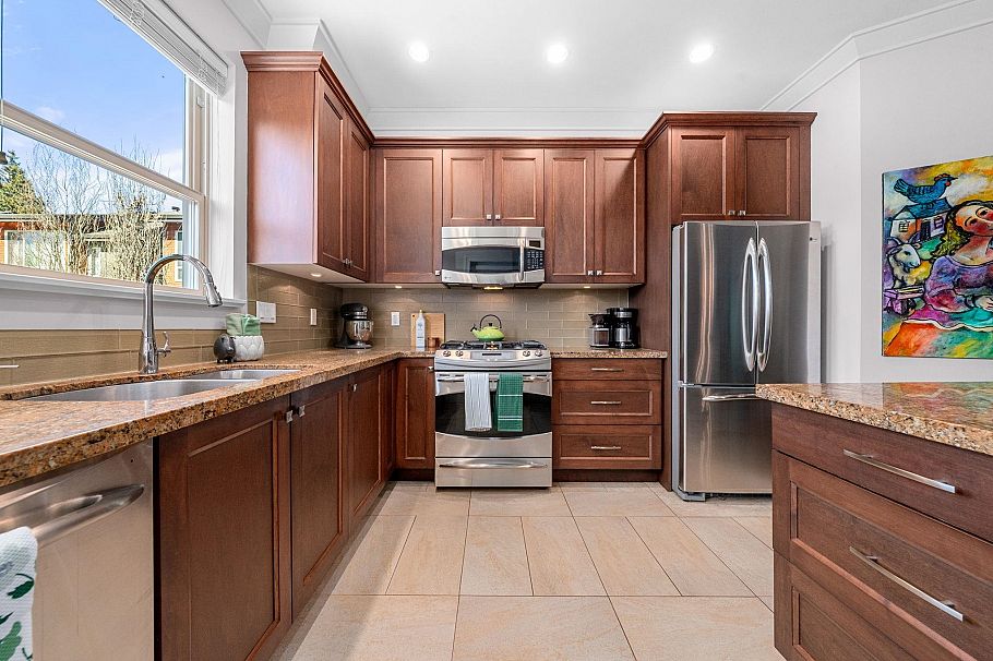 5 897 Premier Street North Vancouver, BC - 12