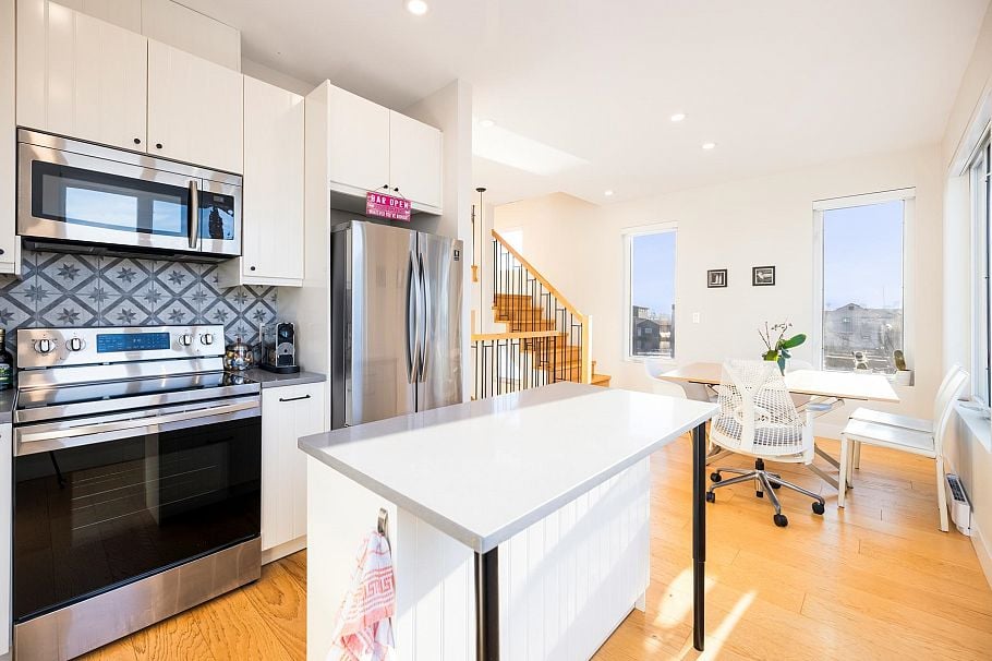 JNW04 415 Esplanade W North Vancouver, BC - 18