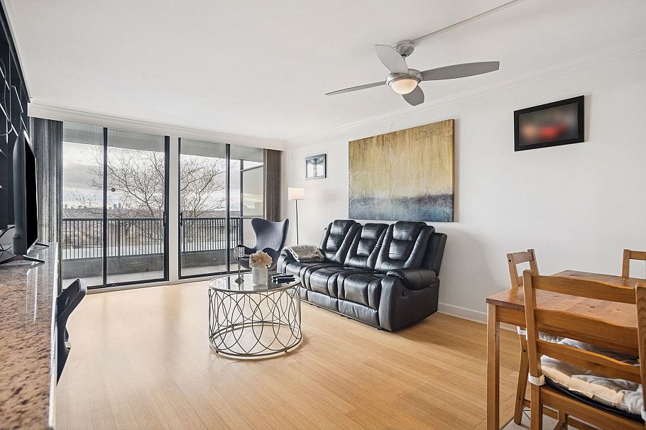 106 3740 Albert Street Burnaby, BC - 2