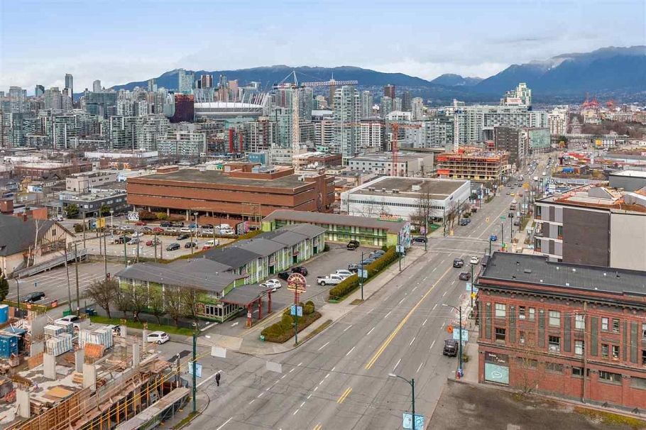 415 209 E 7 Avenue Vancouver, BC - 2