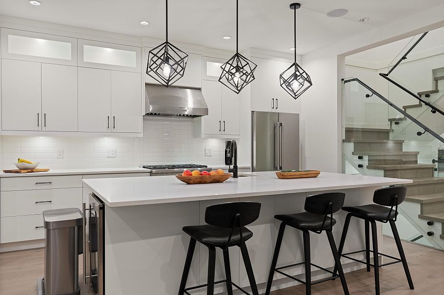 336 E Keith Road North Vancouver, BC - 3