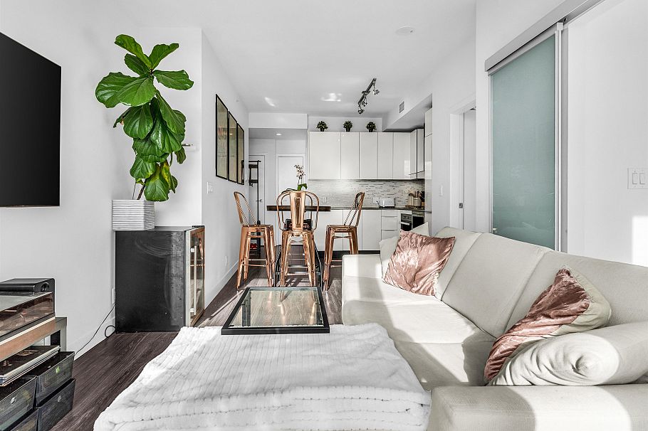 3305 1283 Howe Street Vancouver, BC - 3