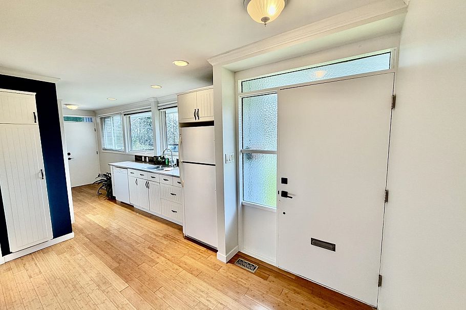 1876 Beaulynn Place North Vancouver, BC - 10