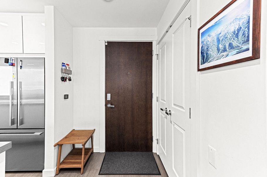 208 277 W 1st Street North Vancouver, BC - 3