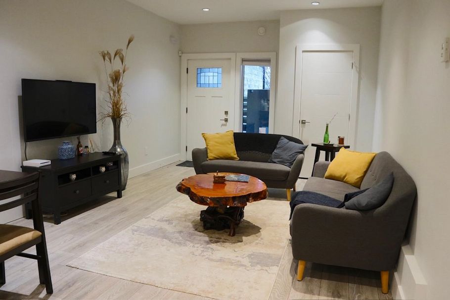 4365 Mountain Highway North Vancouver, BC - 36