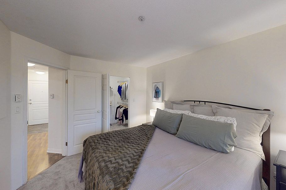 302 8420 Jellicoe Street Vancouver, BC - 8