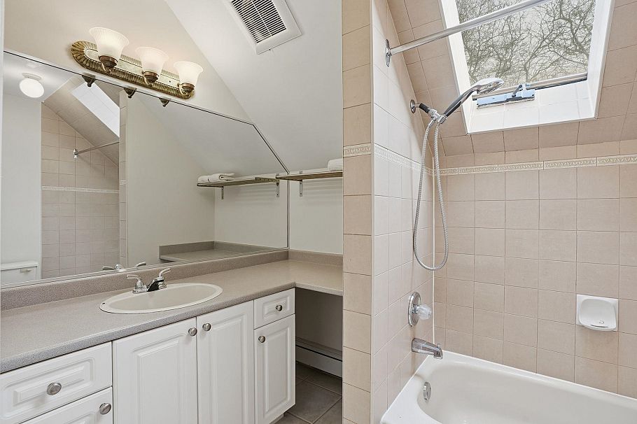 909 W 18th Avenue Vancouver, BC - 23