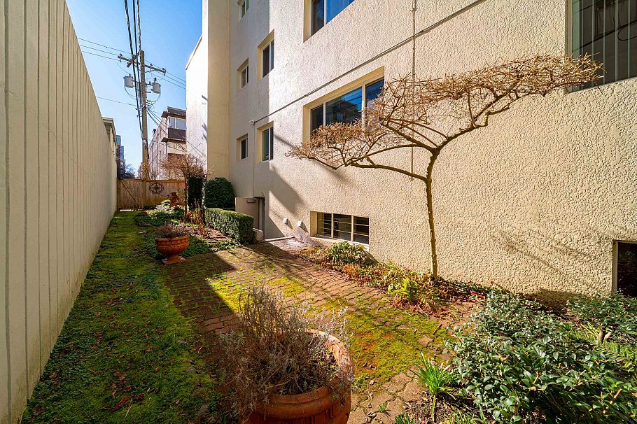 106 1972 Robson Street Vancouver, BC - 27