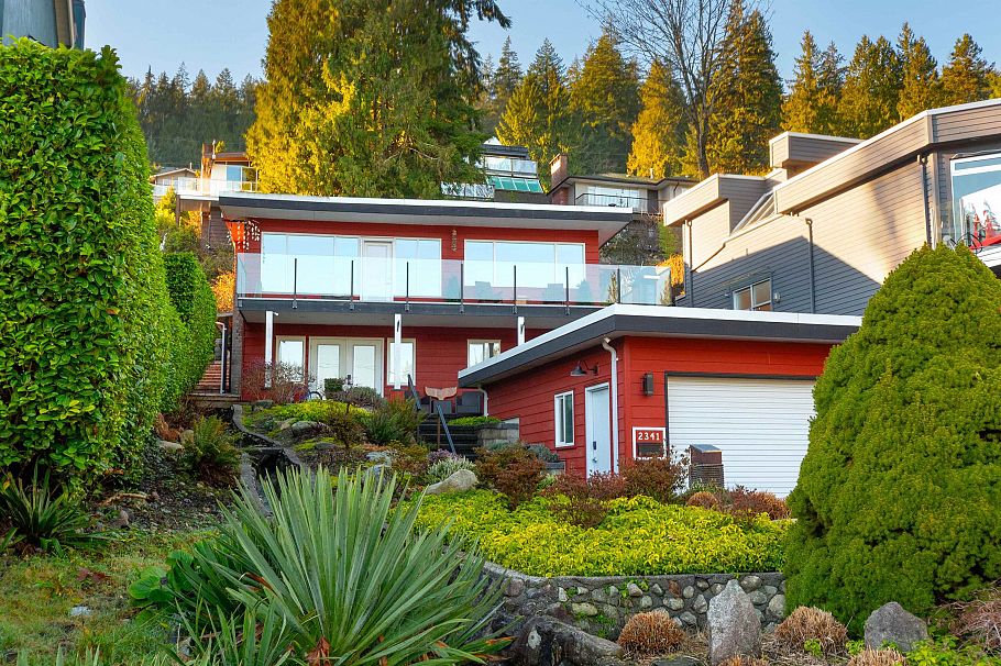 2341 Panorama Drive North Vancouver, BC - 1