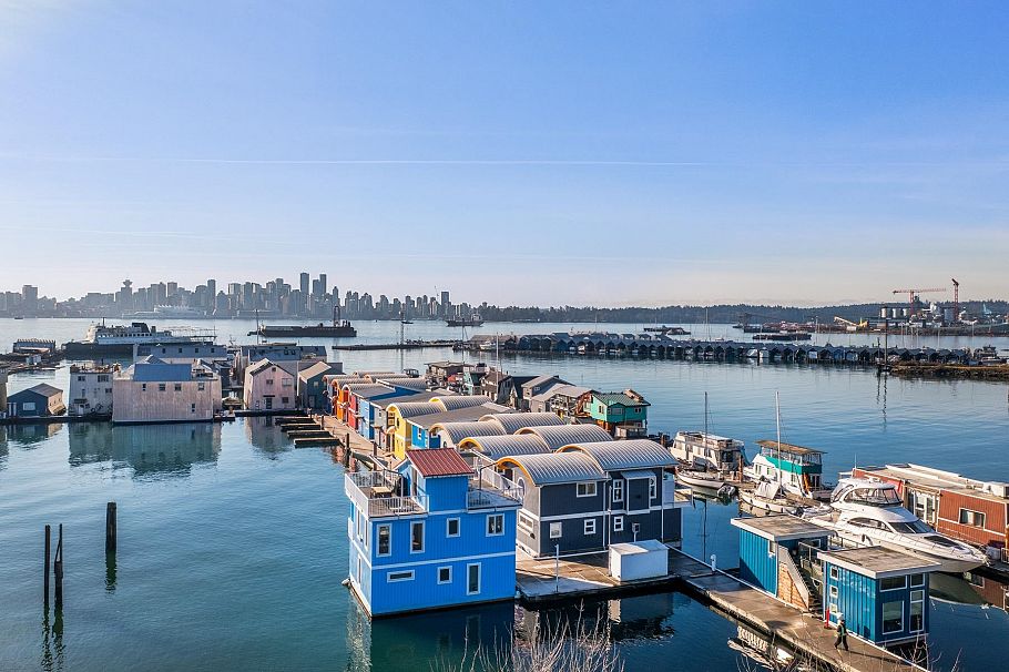 JNW04 415 Esplanade W North Vancouver, BC - 1