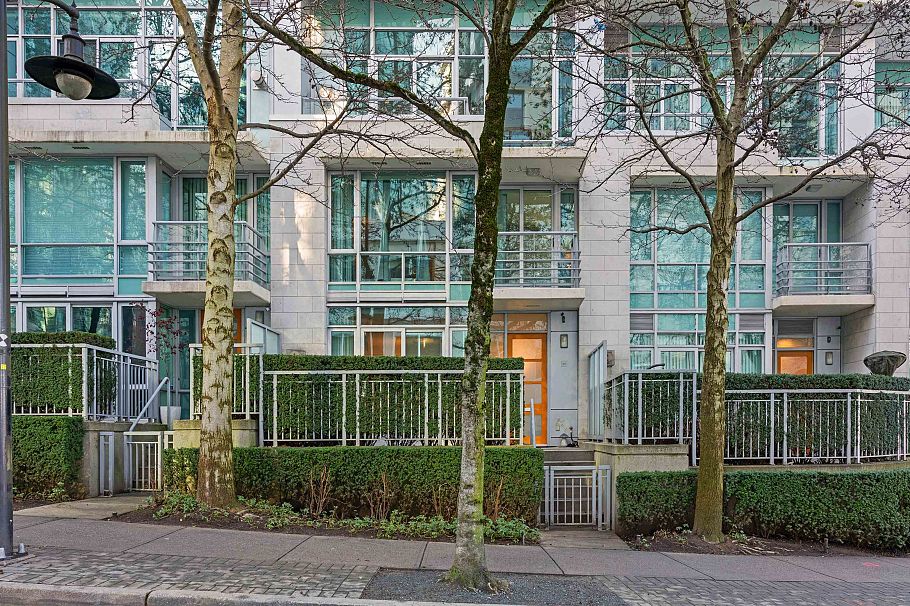 493 Broughton Street Vancouver, BC - 2