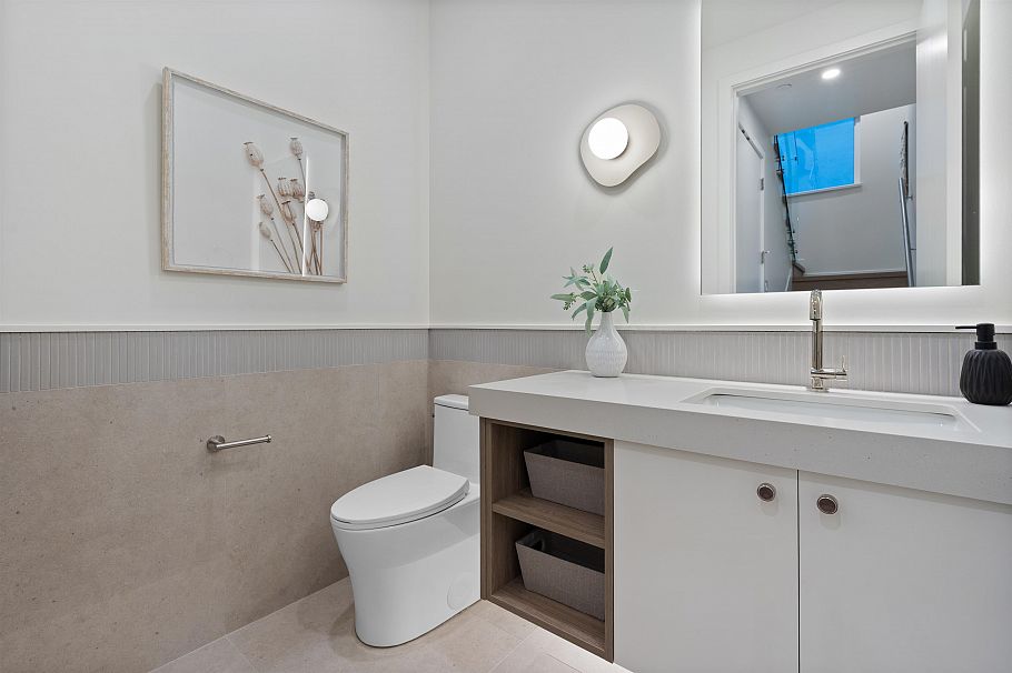 2 2253 Grant Street Vancouver, BC - 17