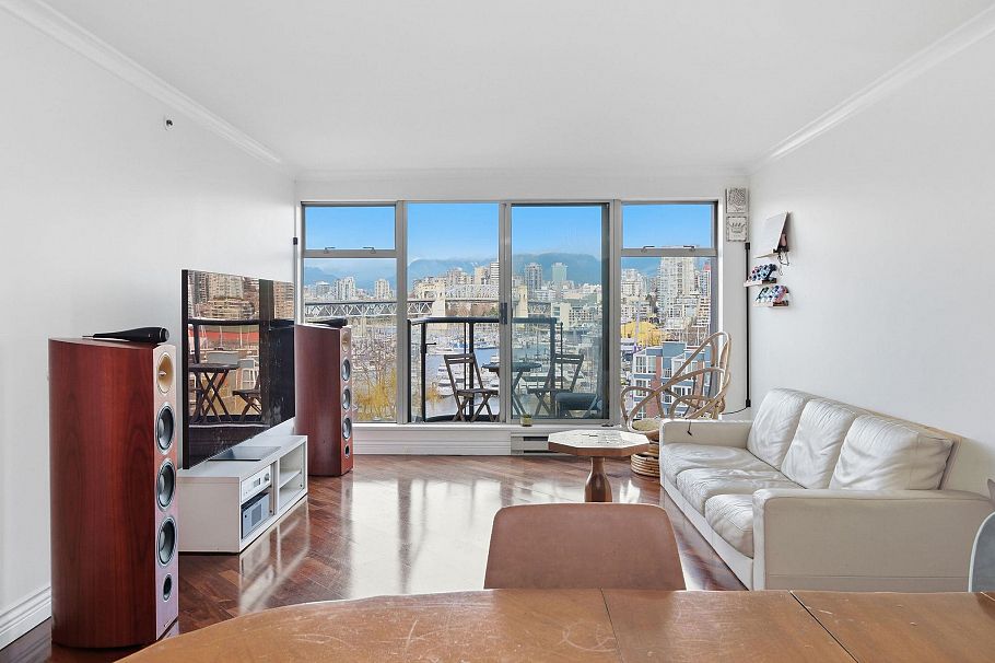 543 1515 W 2nd Avenue Vancouver, BC - 2