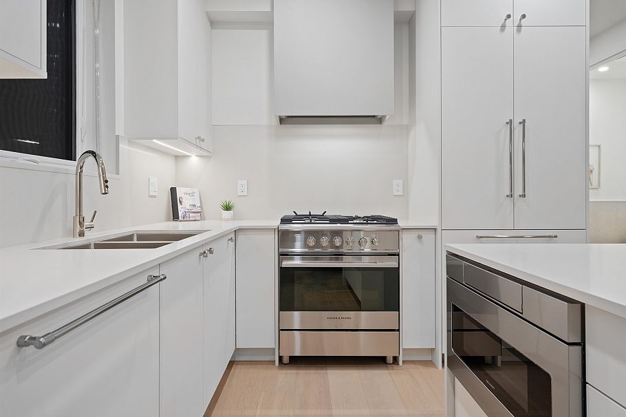 2 2253 Grant Street Vancouver, BC - 15