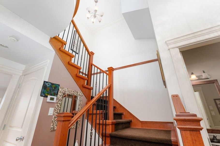 331 W 14th Street North Vancouver, BC - 18