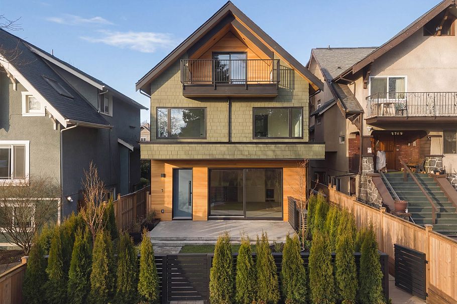 1 2755 W 11th Avenue Vancouver, BC - 1