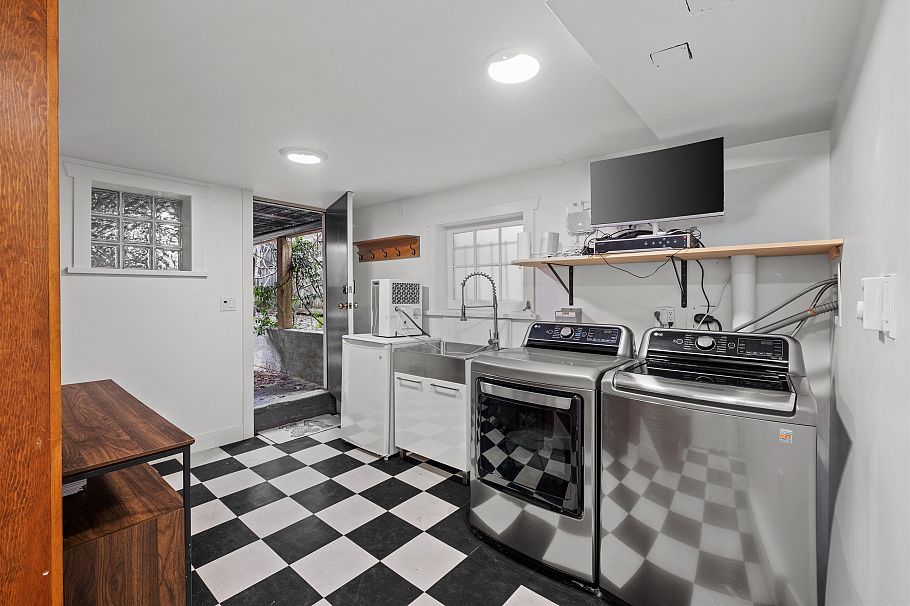 3044 Point Grey Road Vancouver, BC - 26