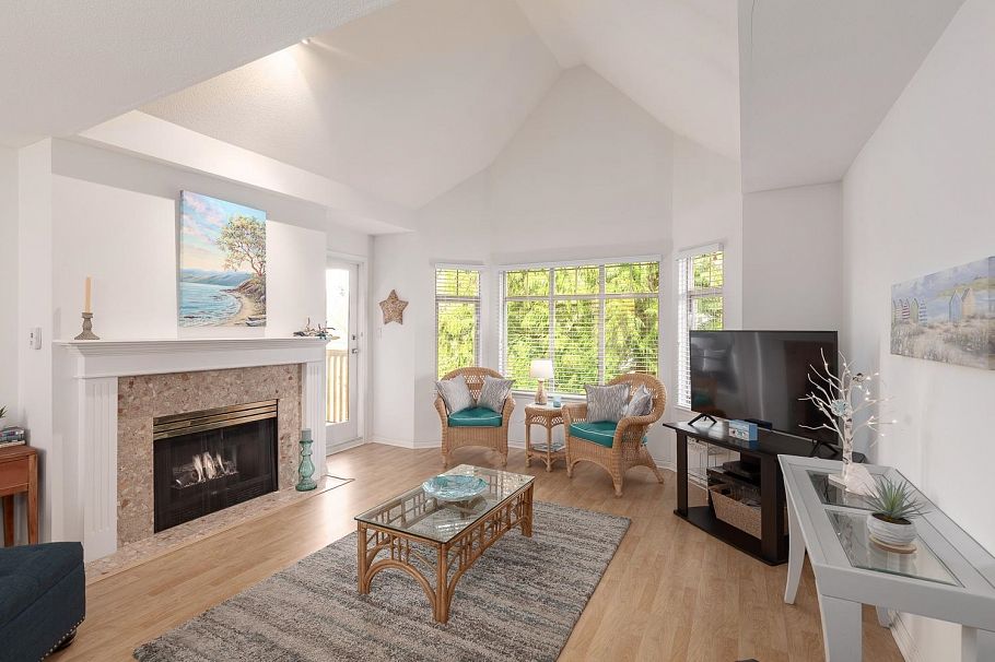 504 2059 Chesterfield Avenue North Vancouver, BC - 2