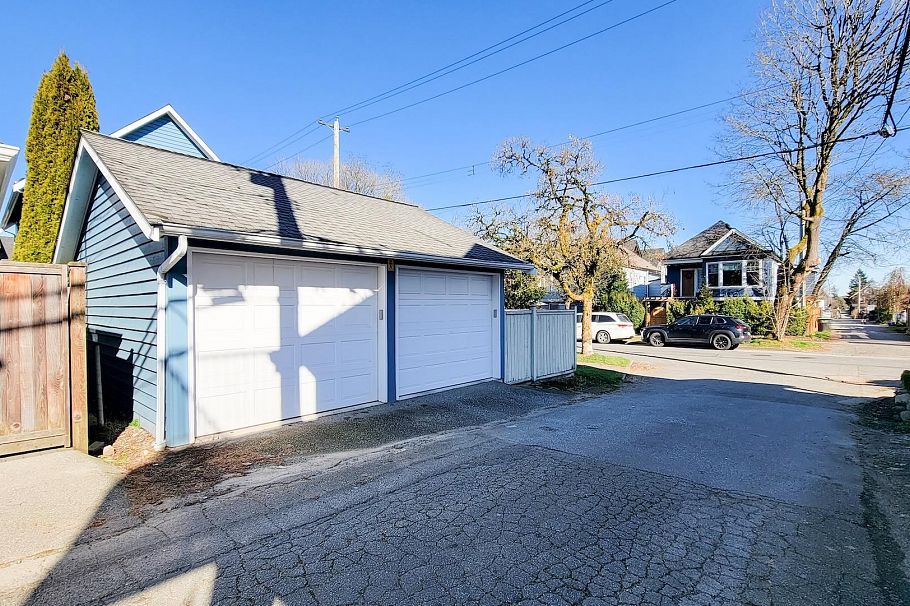 990 E 13th Avenue Vancouver, BC - 28