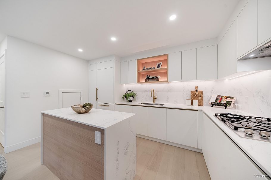 208 918 W 32nd Street Vancouver, BC - 4