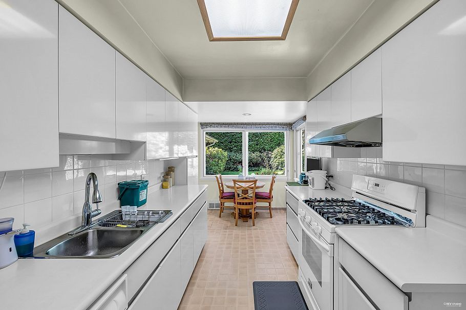 1258 W 33rd Avenue Vancouver, BC - 11