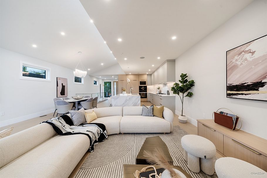 971 Adderley Street North Vancouver, BC - 26