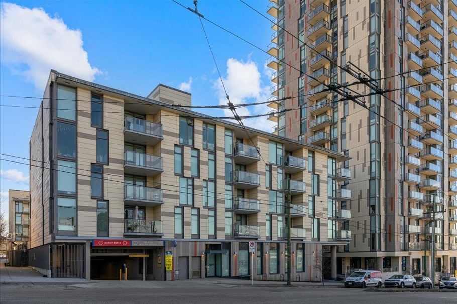 410 8138 Fraser Street Vancouver, BC - 2