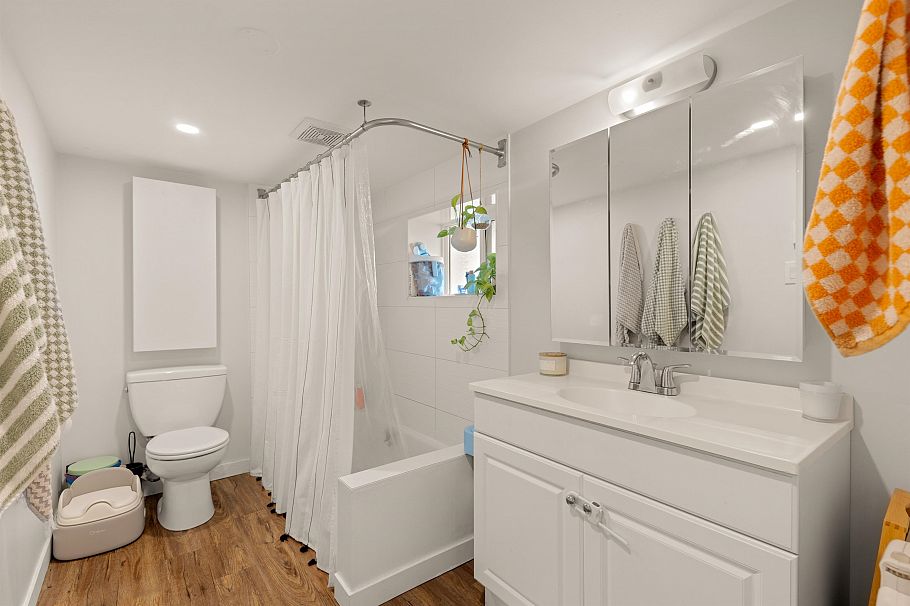 612 E 4th Street North Vancouver, BC - 21