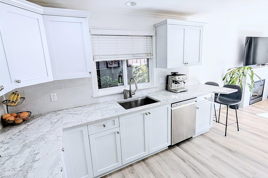 1 252 W 13th Street North Vancouver, BC - 8