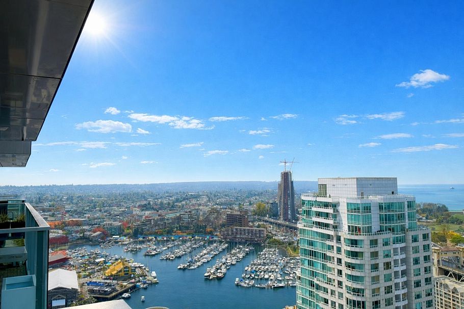 3605 1480 Howe Street Vancouver, BC - 2